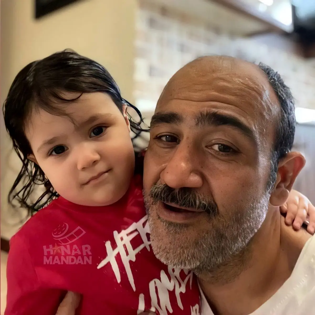 مهران غفوریان و خانواده‌اش در کنسرت میثم ابراهیمی+ فیلم